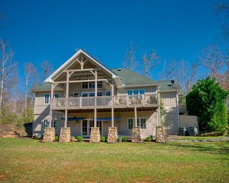 Mountain Dream 3 Bed, Sauna, & Stunning Views - Mill Spring - Edificio