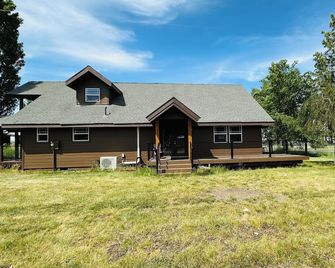 2 bedrooms, 2 full bath in picturesque Worley WiFi, HVAC. Start your getaway - Worley - Edificio