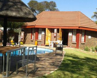 Bendor Bayete Self catering Accommodation - Polokwane - Piscina