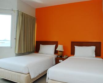 Prachuap Beach Hotel - Prachuap Khiri Khan - Bedroom