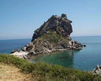 Selenunda - Loutraki