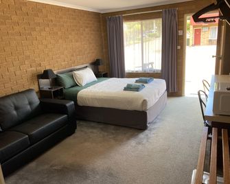 Camellia Motel - Наррандера - Спальня