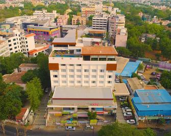 Hotel Blossoms - Tiruchirappalli - Building