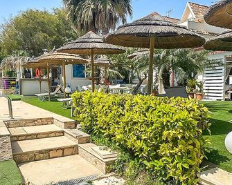 Cozy home in Pozzallo with outdoor swimming pool - Pozzallo - Innenhof