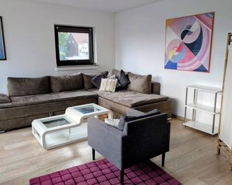 New! Bright and modern apartment with a view near the Ruhr - 施韋爾特 - 客廳