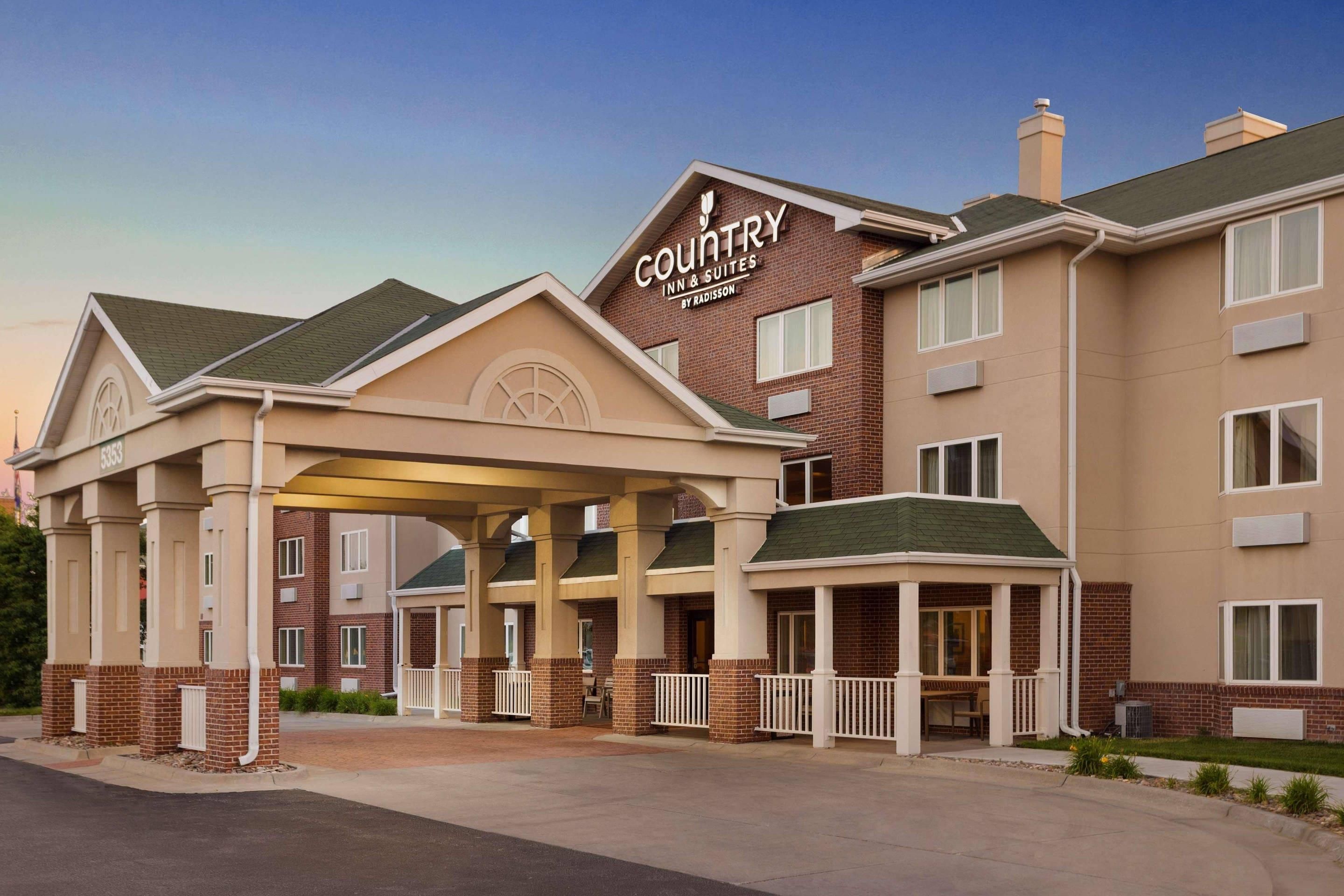 Country Inn & Suites by Radisson, Lincoln North - לינקולן - בניין