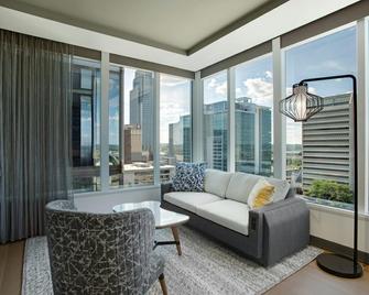 ذا فارنام، أوتوجراف كوليكشن - أوماها - غرفة معيشة