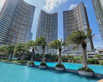Gold Coast Pik Premium Sea View Apartments - Cakarta - Havuz