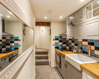 Host & Stay - The Merchant House Apartments - Hereford - Kitchen