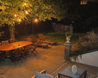 La Belle Epoque & Spa - Maison d'hôtes - Cournon-dʼAuvergne - Patio