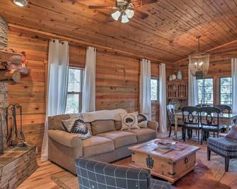 Ruidoso Log Cabin Retreat - Peaceful and Convenient - Ruidoso - Oturma odası