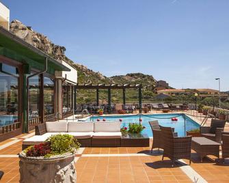 Hotel Miralonga - La Maddalena - Pool