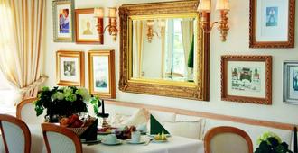 Hotel Daniels - Hallbergmoos - Dining room