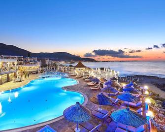 Alexander Beach Hotel & Village Resort - Mália - Uima-allas