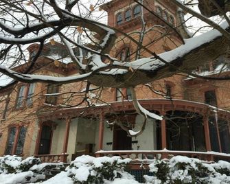 Enormous room in a Gorgeous Historic Mansion - Plattsburgh - Building