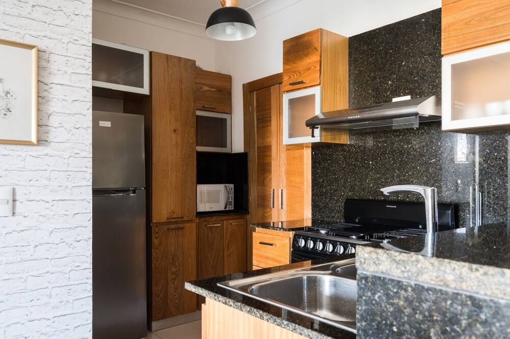Tranquil Heights: Your Cozy Urban Getaway with Pool, Gym, and Spa - סנטו דומינגו - מטבח