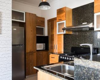 Tranquil Heights: Your Cozy Urban Getaway with Pool, Gym, and Spa - Saint-Domingue - Cuisine