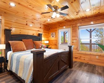 Serene Mountain Retreat by Ghosal Luxury Lodging - Sevierville - Chambre