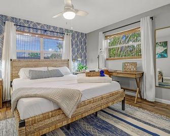 The Coastal Home- Center of Fort Myers - Fort Myers - Soveværelse