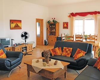 Amazing Home In Monnegre With 3 Bedrooms - Mutxamel - Sala de estar