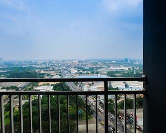 Elegant Studio Apartment at Springwood Residence - Tangerang City - Balcony