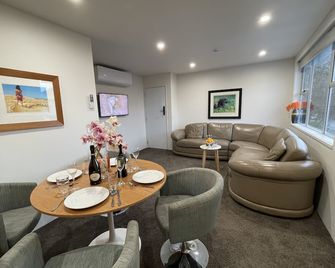 Plymouth Central City 2 Bedroom Apartments - New Plymouth - Salon