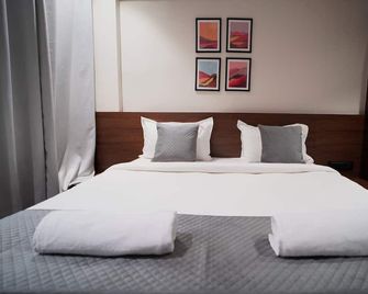 Sunbright Hotel - Thane - Schlafzimmer