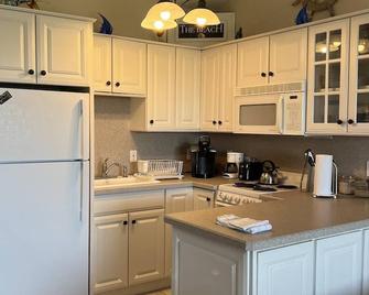 Unit #44 - 2nd Floor Deluxe Studio With A/C - North Truro - Kitchen