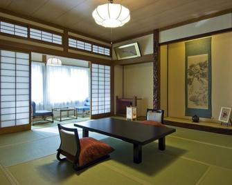 Kusatsu Onsen Ekinariya Ryokan - Kusatsu - Dining room