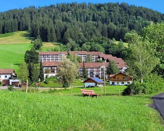 Bergfluegel Fewo Allgaeu, Schwimmbad, Sa - Missen-Wilhams - Vista del exterior