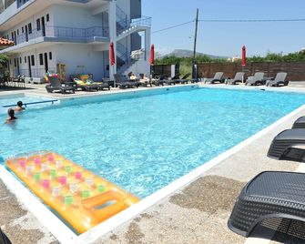 Maritime Hotel Aparts - Kremasti - Piscina