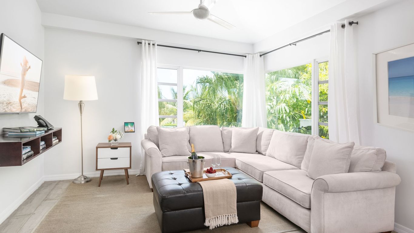 The Oasis at Grace Bay