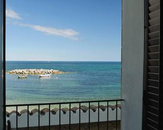 Hotel Tonnara Trabia - Trabia - Balkon