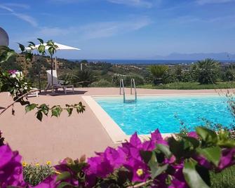Wonderful villa with pool in a panoramic position at the gateway to Cilento. - Ogliastro Cilento - Piscina