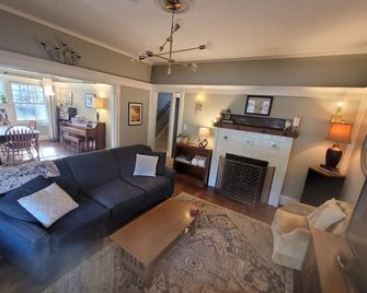 Charming 3BR house, 20min walk to Churchill Downs, family-friendly Derby - Louisville - Sala de estar