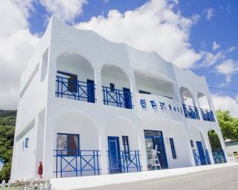 Blue and White Style Holiday B&B - Guanshan Township - Building