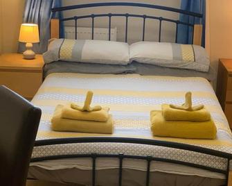 Marley Mansions Apartments - King St Ref : 10/3 - Wallasey - Bedroom