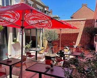 Isvara hotel & Restaurant - Breteuil - Patio