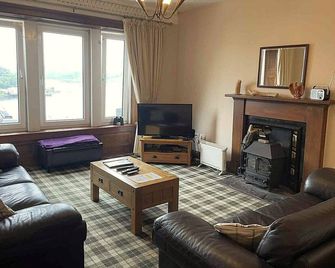 McCaig's Tower Apartment - Oban - Living room
