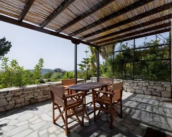 Holiday Home 'Kythiris Studios - Bungalow 3' with Sea View, Wi-Fi and Air Conditioning - Kalamos - Patio