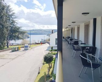 Hotel Villa Jardín - Puertomarín - Balcón