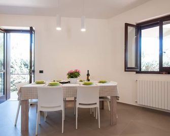 Country house overlooking Castel del Monte - Andria - Sala pranzo