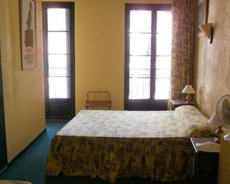 Hotel Vidal - Ceret - Bedroom