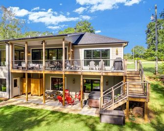 The Hales Lake House w/ Hot Tub! - Hartwell - Budova