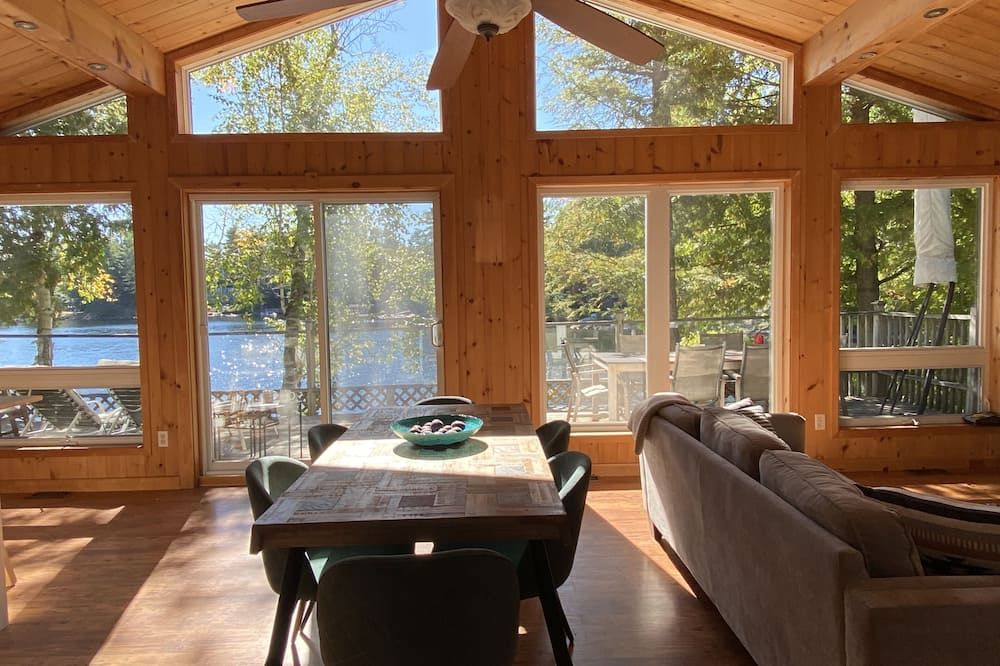 Sunny lakeside cottage with stunning sunset views! - Algonquin Highlands - غرفة طعام