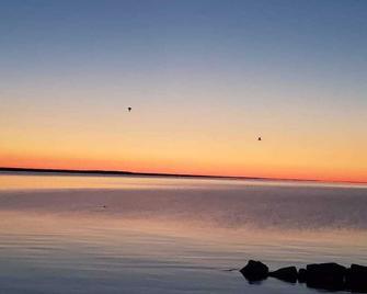 Bayview Lakefront Inn - Saint Ignace