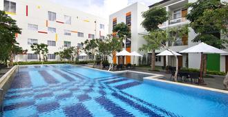 日惹維多利亞大酒店 - 德波 - 日惹 - 游泳池