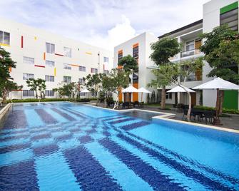 The Victoria Hotel Yogyakarta - Yogyakarta - Pool