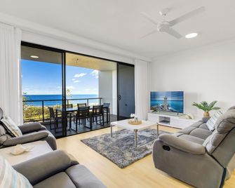 Meridian Alex Beach Apartments - Alexandra Headland - Living room