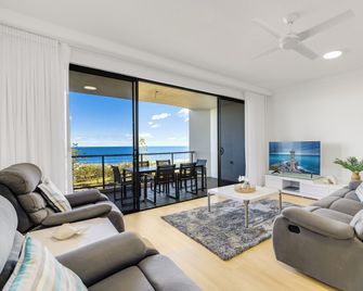 Meridian Alex Beach Apartments - Alexandra Headland - Living room